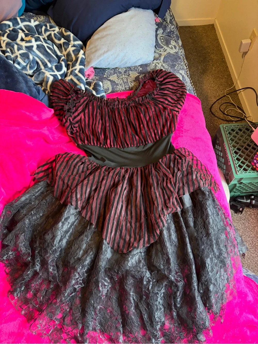 Spirit Lady of the Seas Plus Size Pirate Costume - Black & Burgundy - Picture 11 of 16